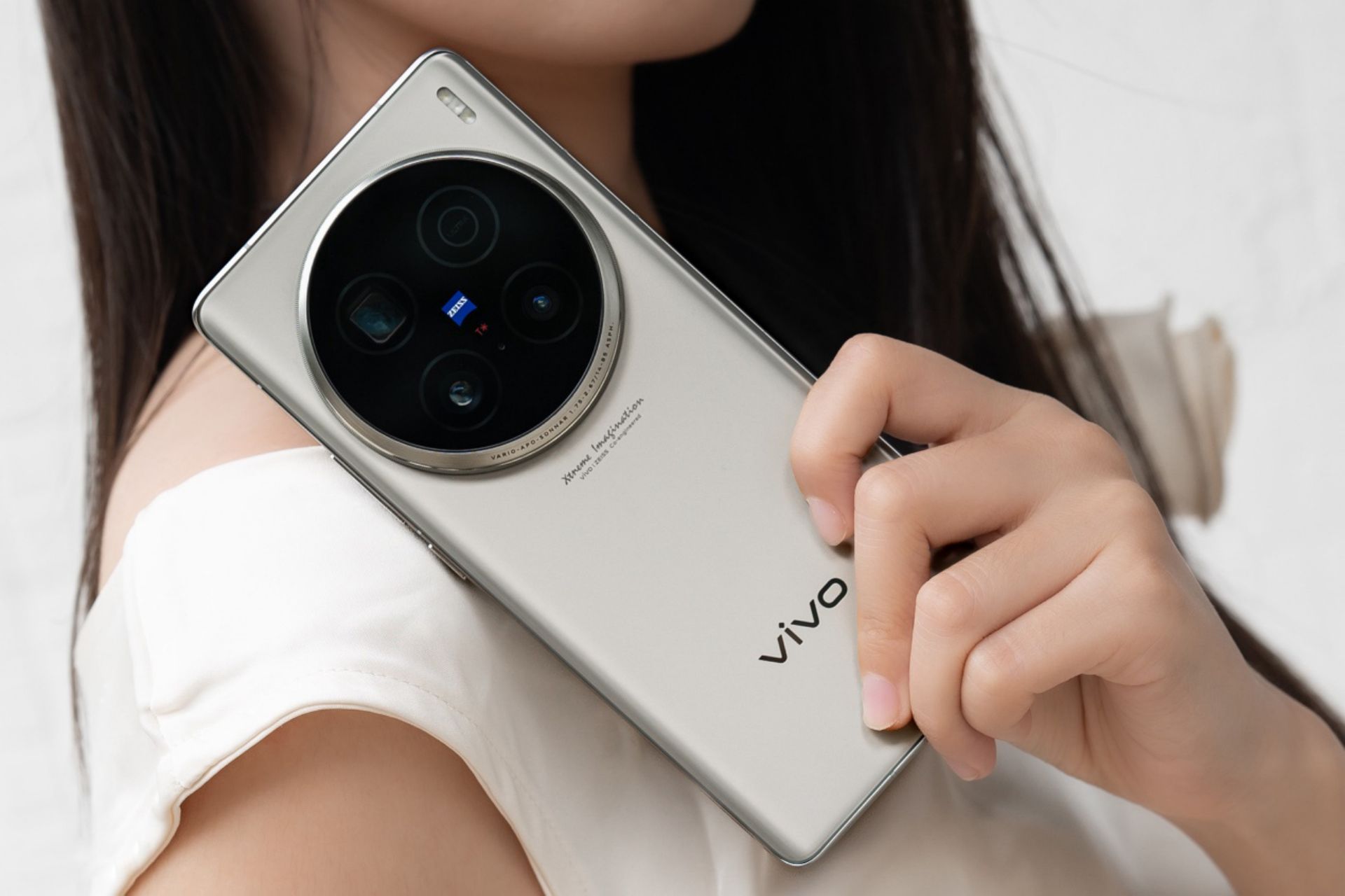 vivo X100 Ultra with 200MP tele lens