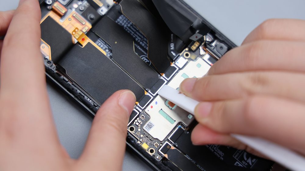 ASUS Rog Phone 8 Pro Teardown