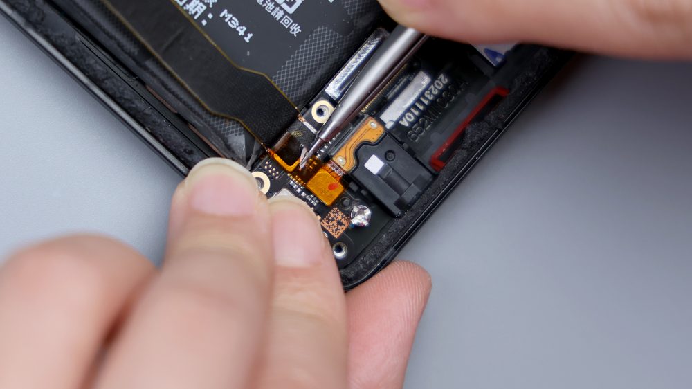 ASUS Rog Phone 8 Pro Teardown