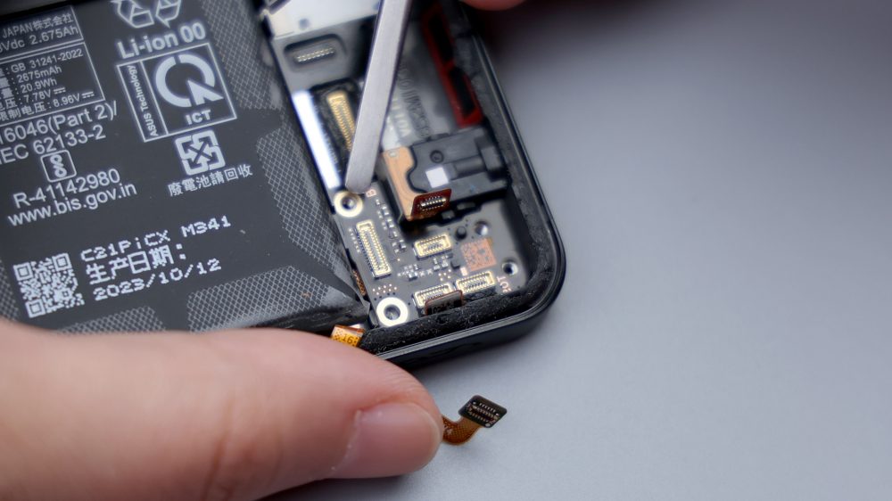 ASUS Rog Phone 8 Pro Teardown