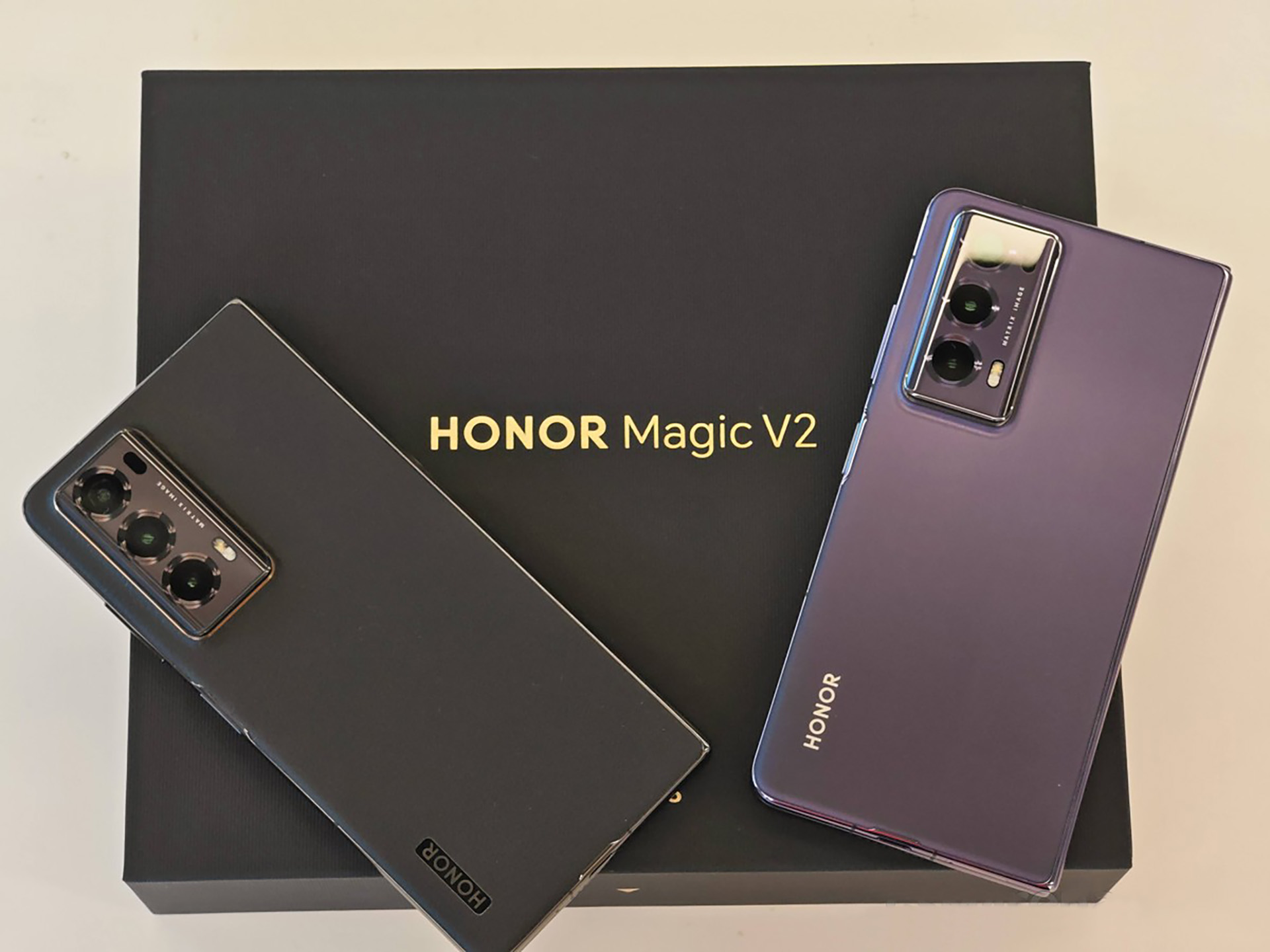 Honor V Purse Unboxing & First Impression 