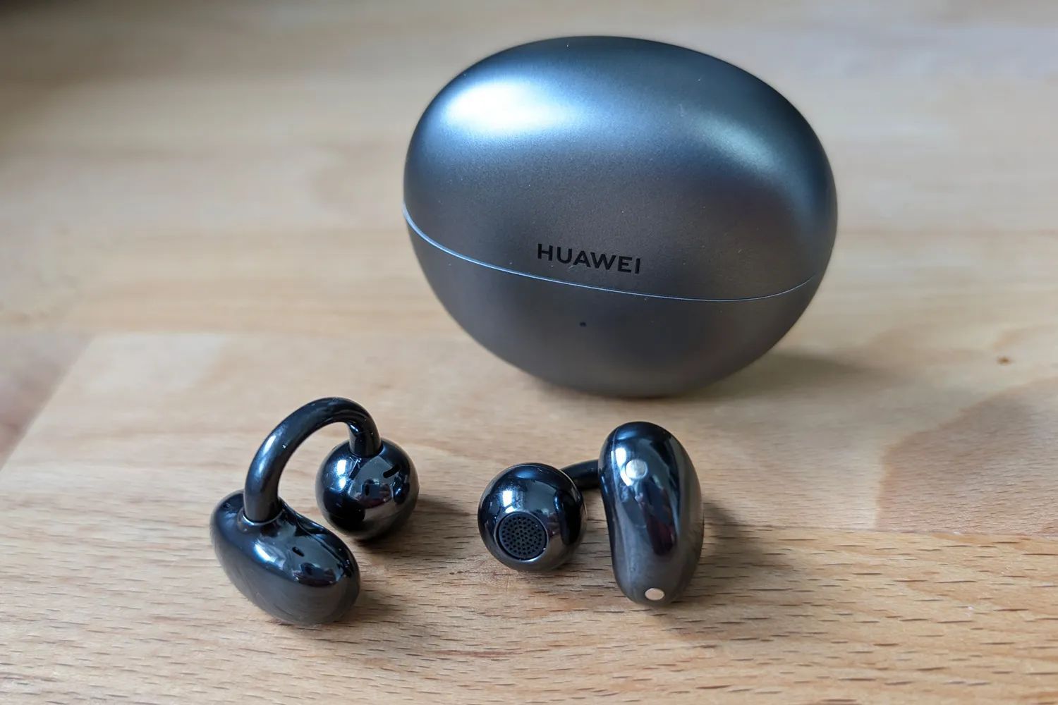 Huawei launches earcuff-inspired FreeClip earbuds 