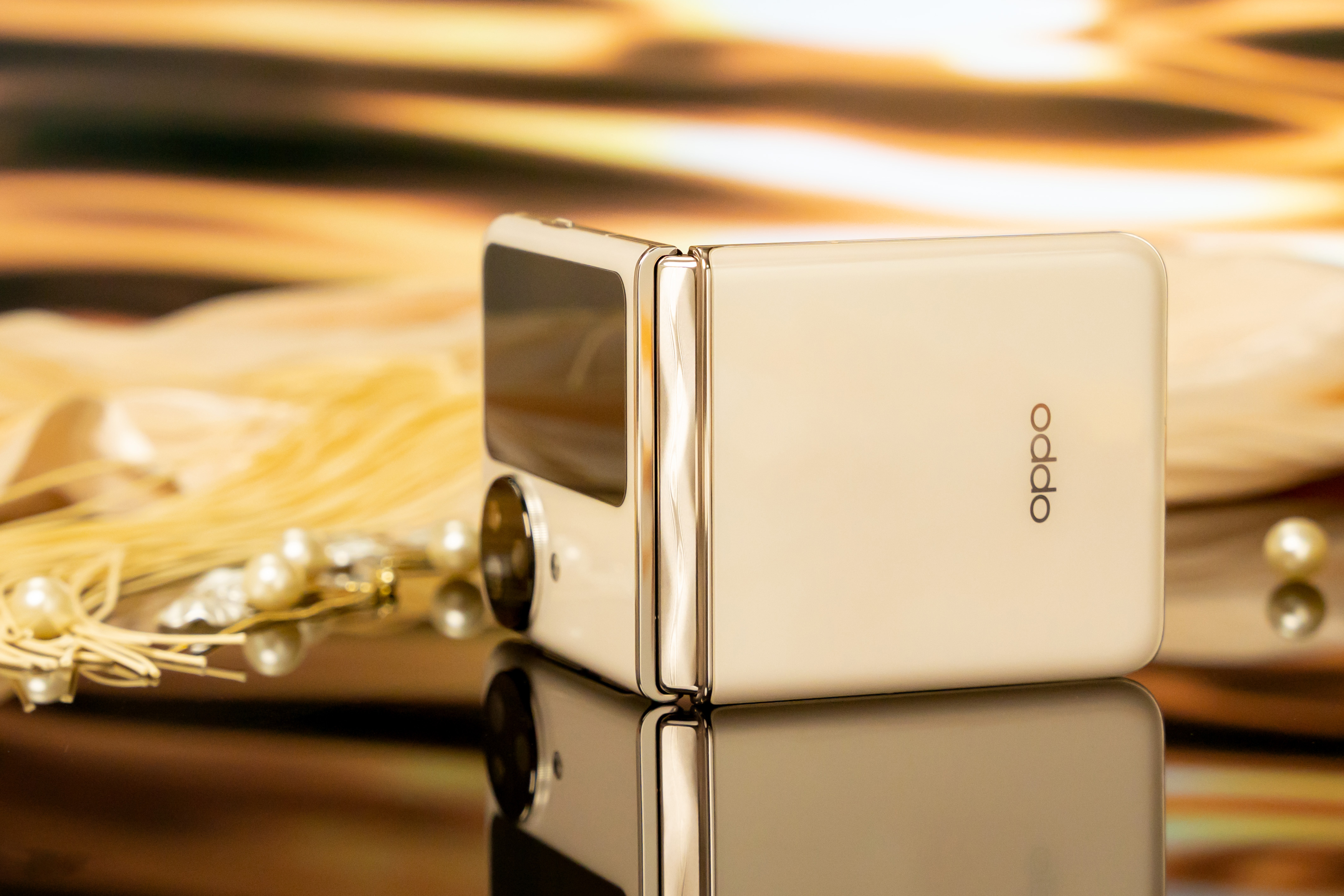 Foldable tech unfolds functional luxury! OPPO Find N3 Flip review