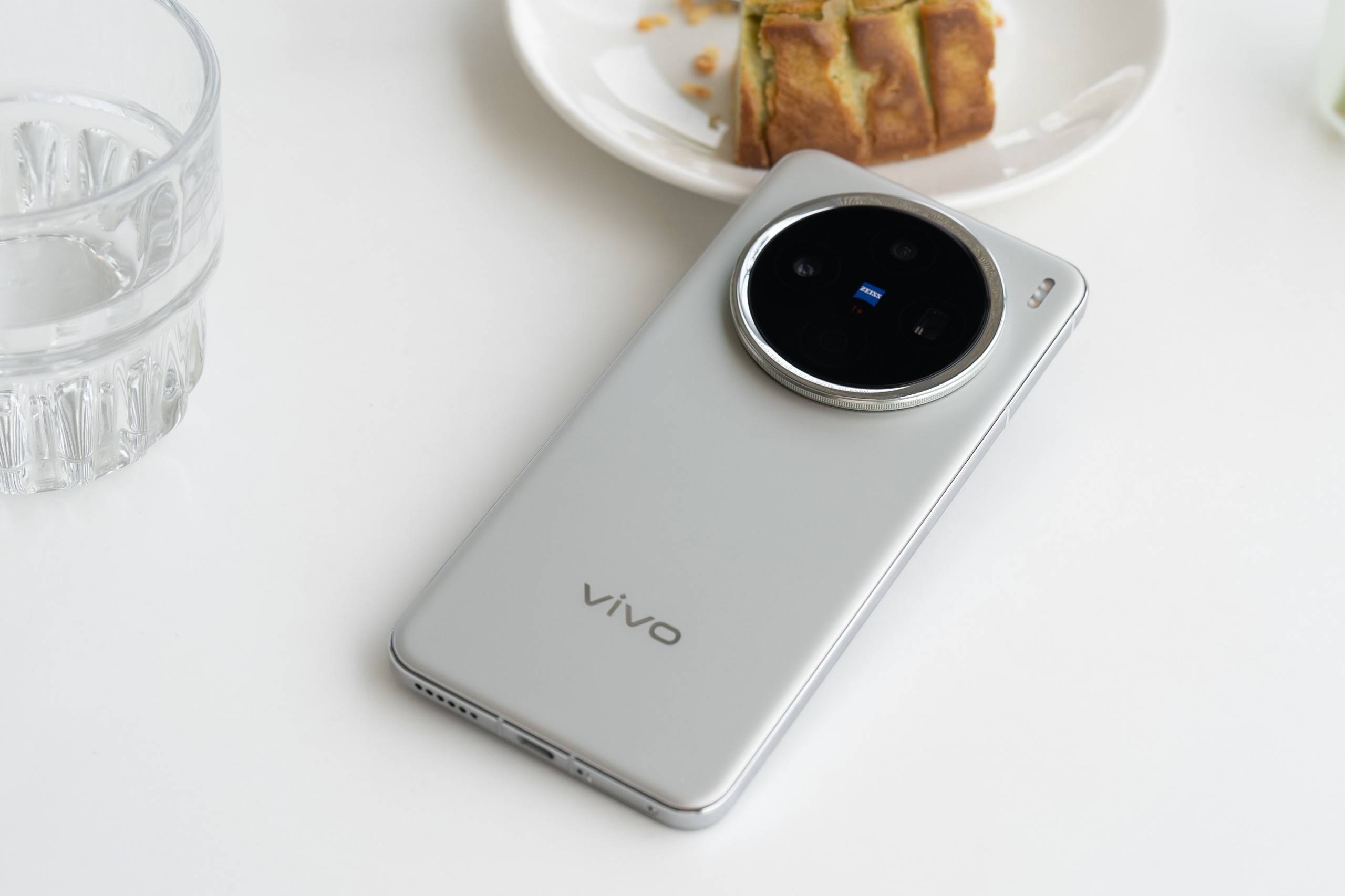 بررسی vivo X200