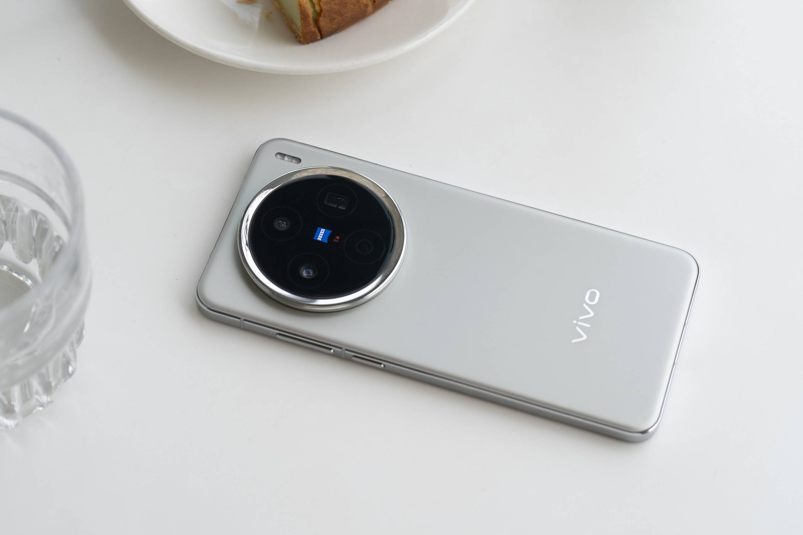 بررسی vivo X200